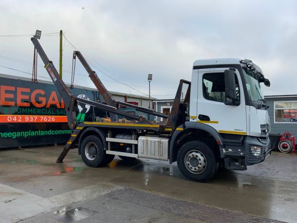 Mercedes-Benz Arocs 1824 Chain Lift Skip Loader.. 334686854