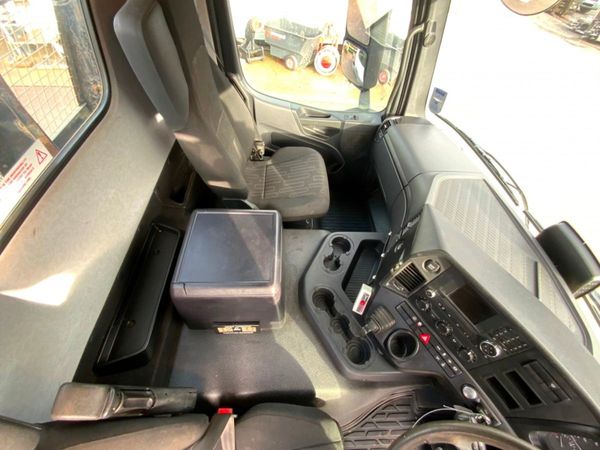 Mercedes-Benz Arocs 1824 Chain Lift Skip Loader.. 334686873