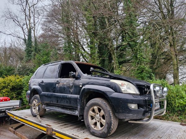 Toyota landcruiser 03 to 10 breaking for parts 334800206