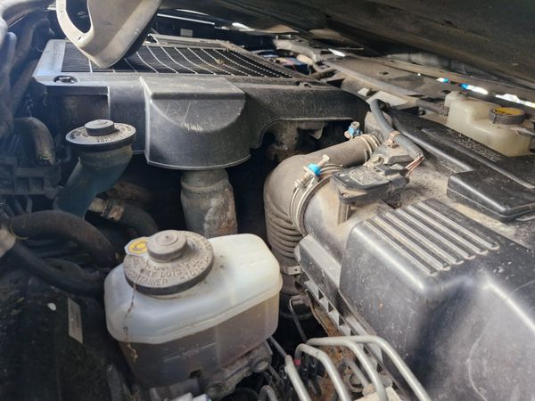 Toyota landcruiser 03 to 10 breaking for parts 334800741