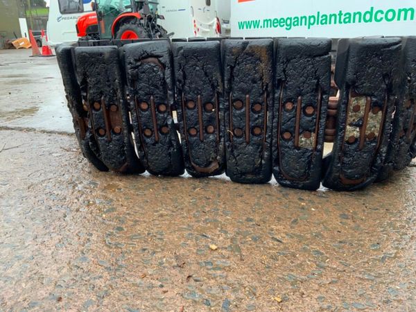 RUBBER PADS / CHAINS....8 TONNE DIGGER. 334975026