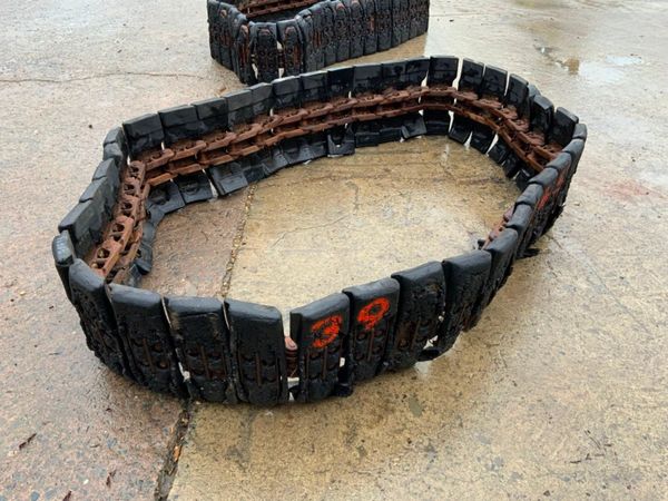 RUBBER PADS / CHAINS....8 TONNE DIGGER. 334975027