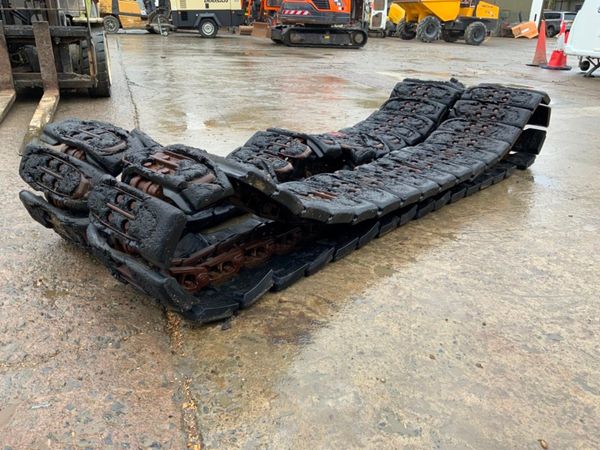 RUBBER PADS / CHAINS....8 TONNE DIGGER. 334975035