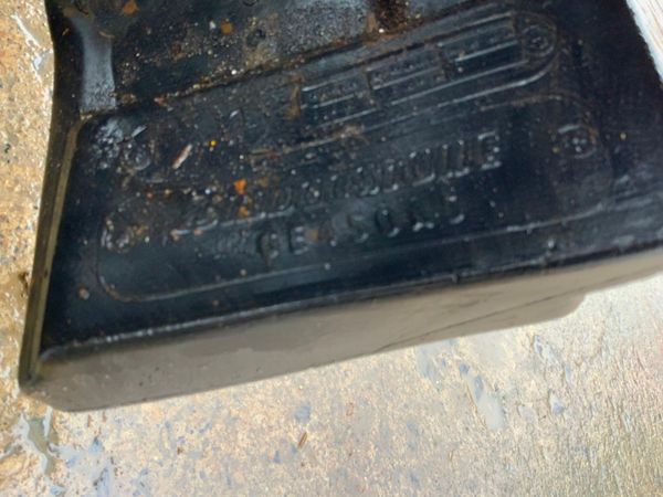 RUBBER PADS / CHAINS....8 TONNE DIGGER. 334975037