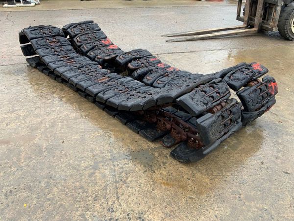 RUBBER PADS / CHAINS....8 TONNE DIGGER. 334975038