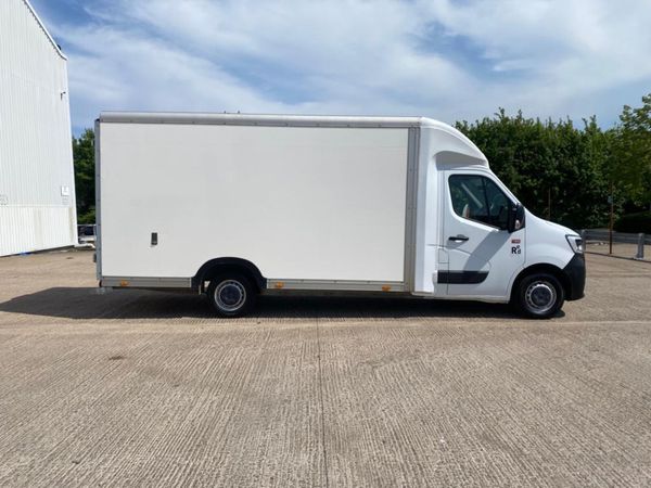 2022 Renault Master Low loader 335468516