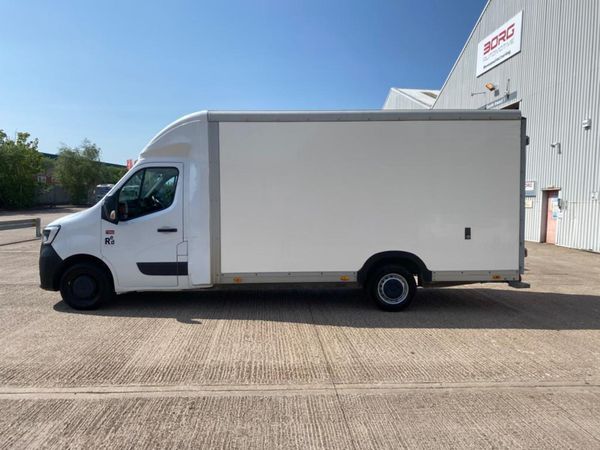 2022 Renault Master Low loader 335468513