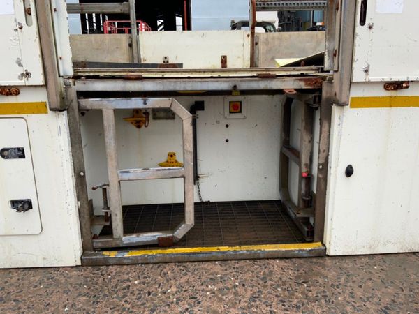 30ft LIGHTWEIGHT FLAT BED / PLANT BODY. 335673328