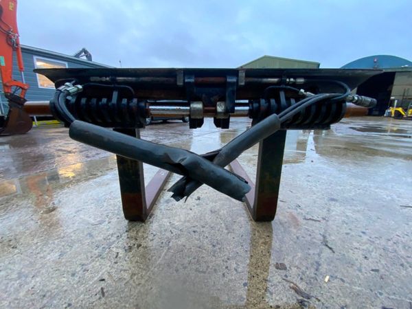 JCB FORK POSITIONER / SIDE SHIFT CARRIAGE. 335673499