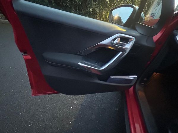 Peugeot 2008 2016 335753768