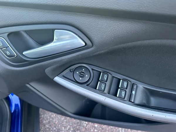 Ford Focus 1.5 Zetec 335806105