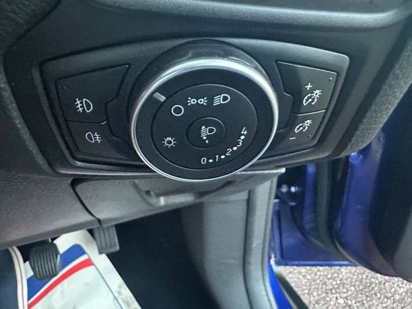 Ford Focus 1.5 Zetec 335806107