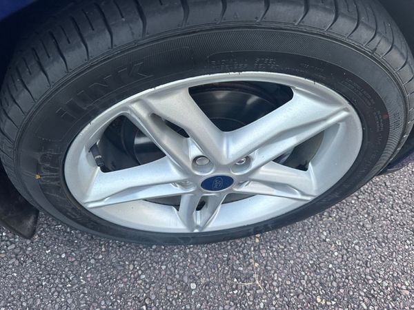 Ford Focus 1.5 Zetec 335806110