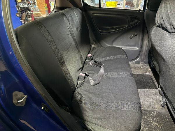 Toyota Yaris 335996961