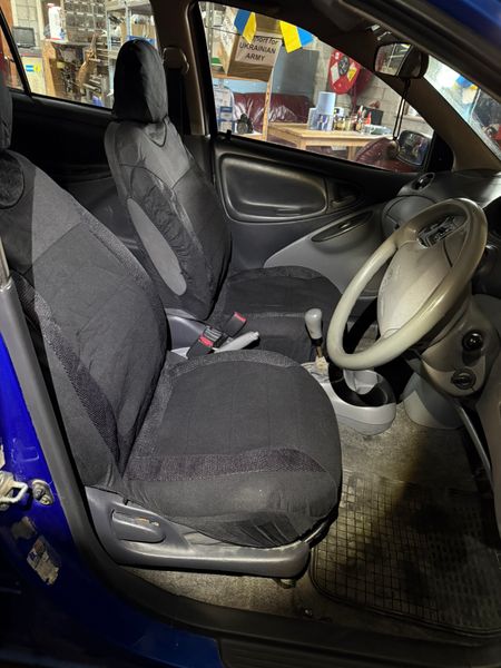 Toyota Yaris 335996962