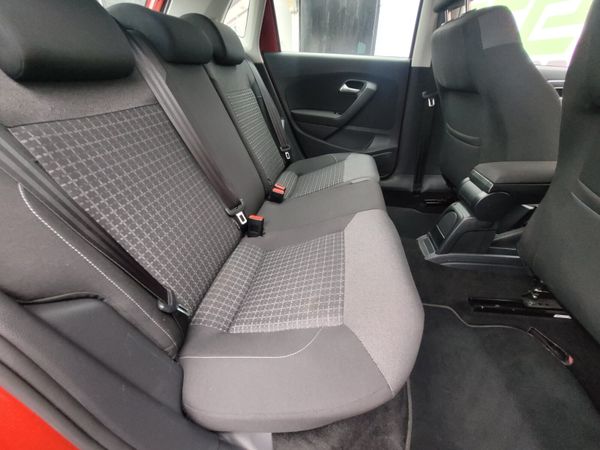 Volkswagen Polo 2015 Automatic Comfort Line + 336600695