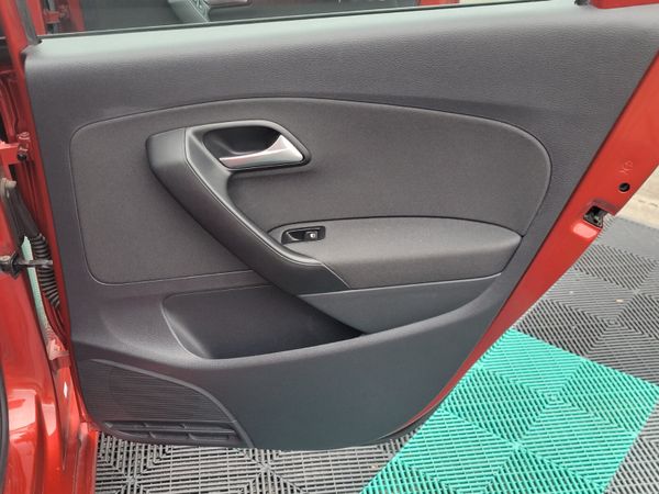 Volkswagen Polo 2015 Automatic Comfort Line + 336600704