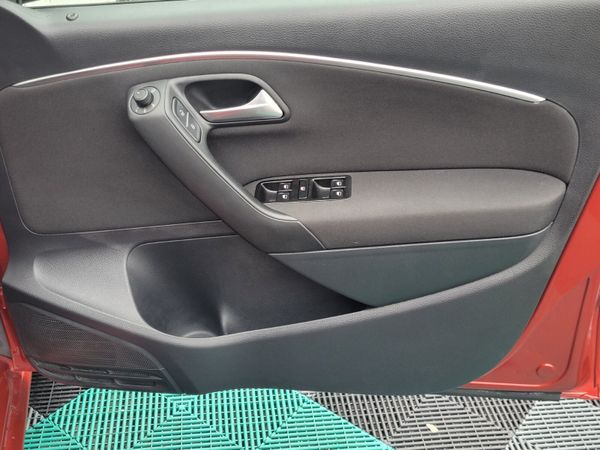 Volkswagen Polo 2015 Automatic Comfort Line + 336600702