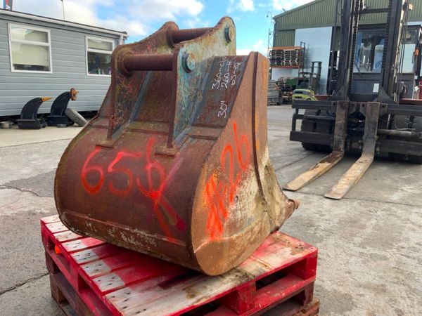 30" HILL DIGGING BUCKET...65mm PINS.....#26. 337186028