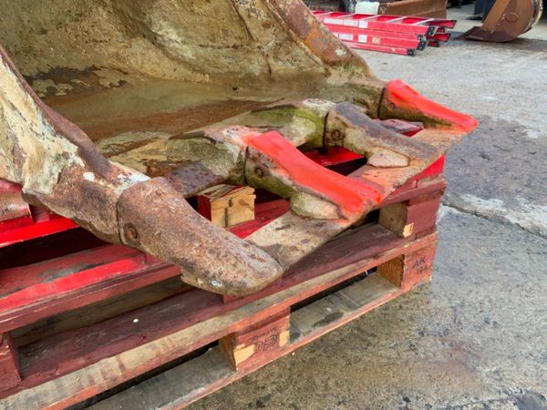 30" HILL DIGGING BUCKET...65mm PINS.....#26. 337186030
