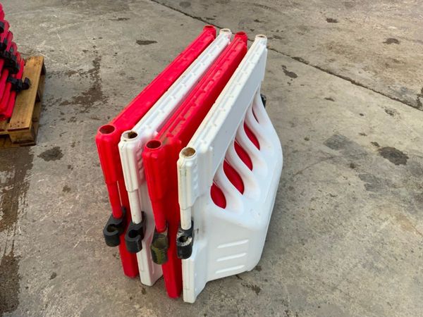 STACKING PEDESTRIAN SAFETY BARRIERS.....71. 337196304