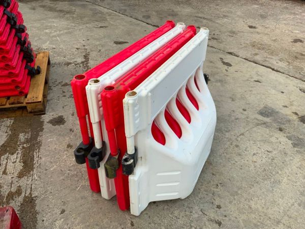 STACKING PEDESTRIAN SAFETY BARRIERS.....71. 337196307