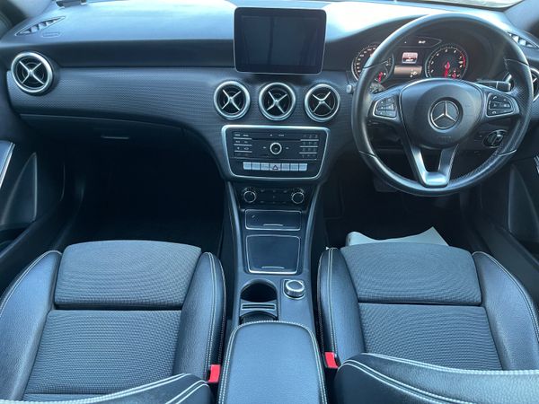 2017 MERC A180 (B38) 338105910