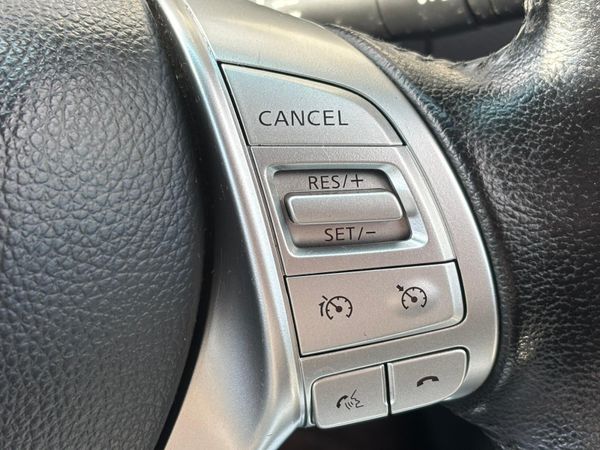 2019 Nissan Navara Tekna CrewCab DCI Commercial 338318824