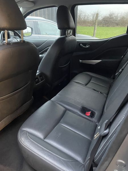 2019 Nissan Navara Tekna CrewCab DCI Commercial 338318826