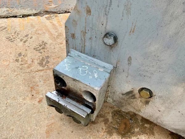 CASCADE 110f  HYDRAULIC ROLL CLAMP.......615p. 338825775