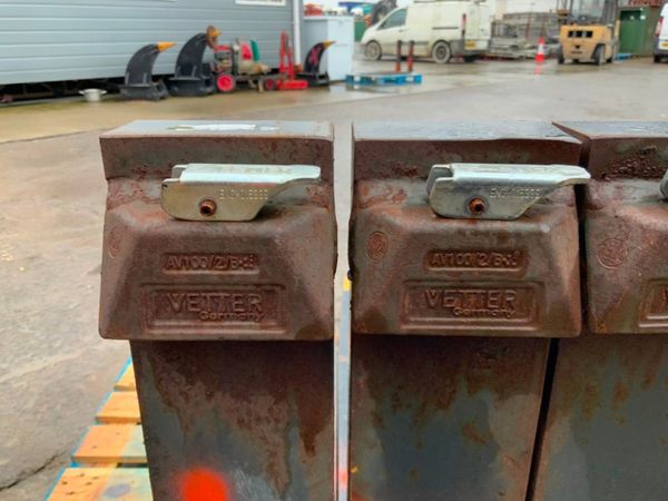 1500mm x 800mm FORKS....16" CARRIAGE.......729. 338976370