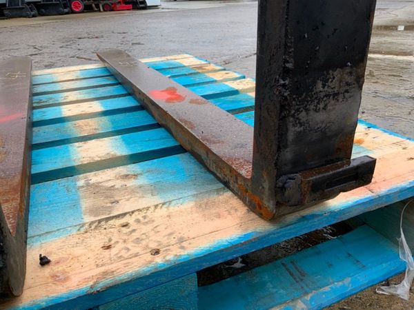 48" x 16" SLIDING CARRIAGE TYPE FORKS.....47. 339415186