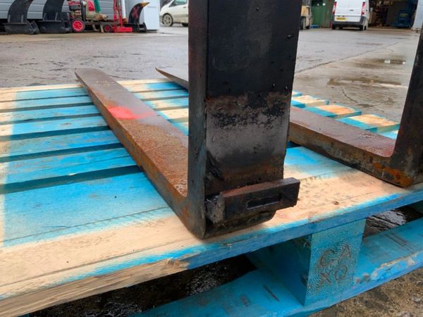 48" x 16" SLIDING CARRIAGE TYPE FORKS.....47. 339415187