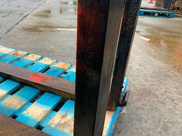 48" x 16" SLIDING CARRIAGE TYPE FORKS.....47. 339415188