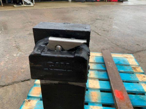 48" x 16" SLIDING CARRIAGE TYPE FORKS.....47. 339415182
