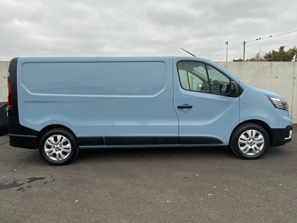 **PRICE DROP** Renault Trafic Sport 2023 339419495