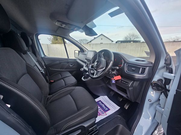 **PRICE DROP** Renault Trafic Sport 2023 339419535