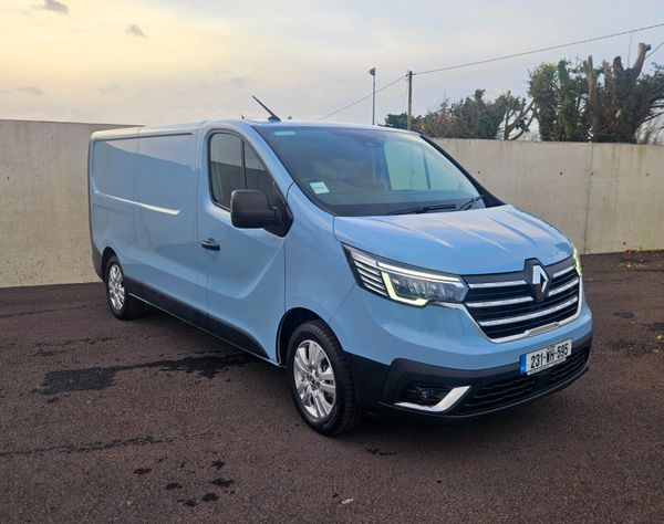 **PRICE DROP** Renault Trafic Sport 2023 339419538