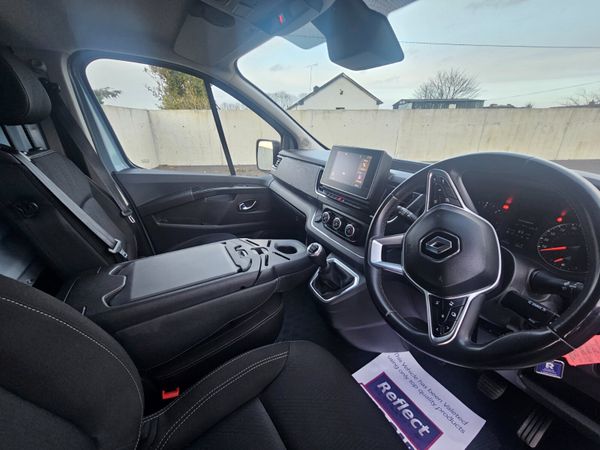 **PRICE DROP** Renault Trafic Sport 2023 339419533