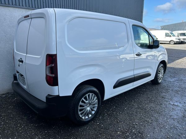 2020 Citroen Berlingo 88km - 220V inverter 339989355