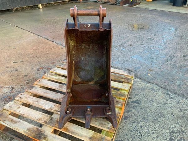 18" DIGGING BUCKET....45mm PINS........979-16 339999690
