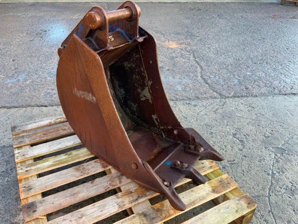 18" DIGGING BUCKET....45mm PINS........979-16 339999691