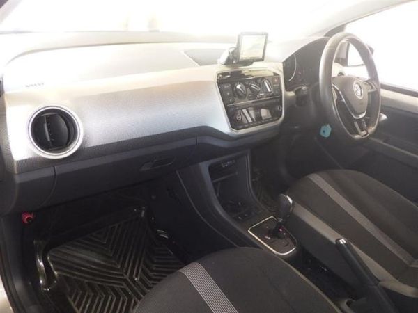 Volkswagen up! 2018 330280443