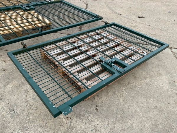 DOUBLE WIRE ENTRANCE GATES / FENCING.....160. 330295645