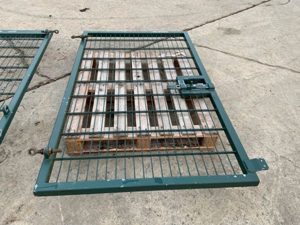 DOUBLE WIRE ENTRANCE GATES / FENCING.....160. 330295646