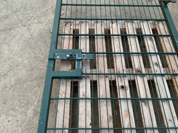DOUBLE WIRE ENTRANCE GATES / FENCING.....160. 330295657
