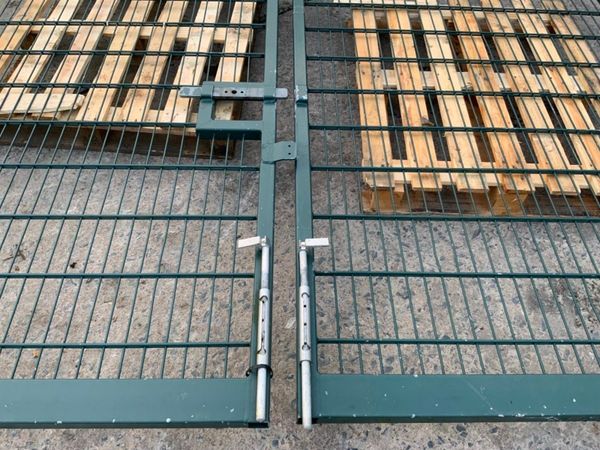DOUBLE WIRE ENTRANCE GATES / FENCING.....160. 330295651