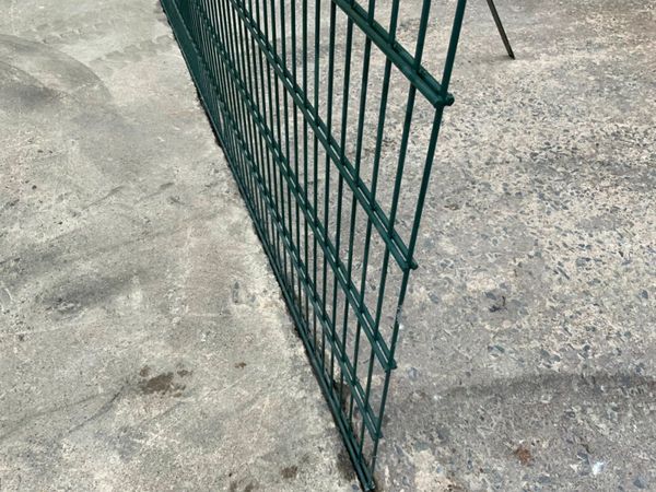 DOUBLE WIRE ENTRANCE GATES / FENCING.....160. 330295661