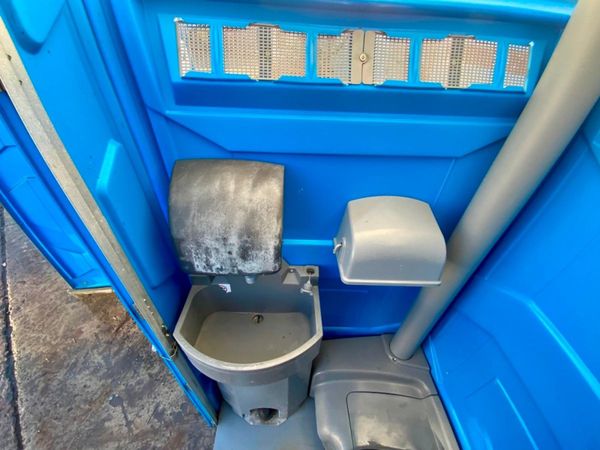PORTABLE LOO / BUILDING SITE TOILETS......2146. 330999279