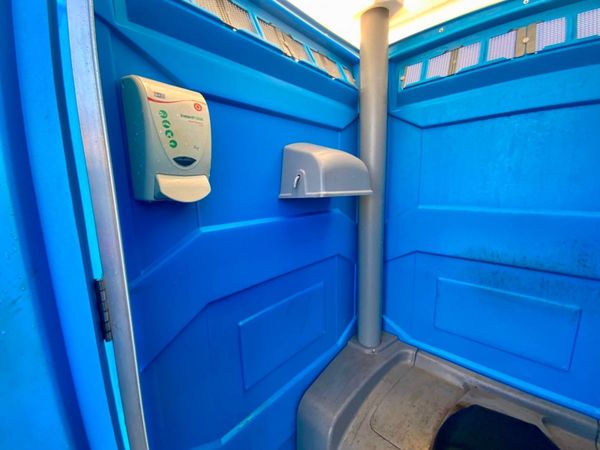 PORTABLE LOO / BUILDING SITE TOILETS......2146. 330999285
